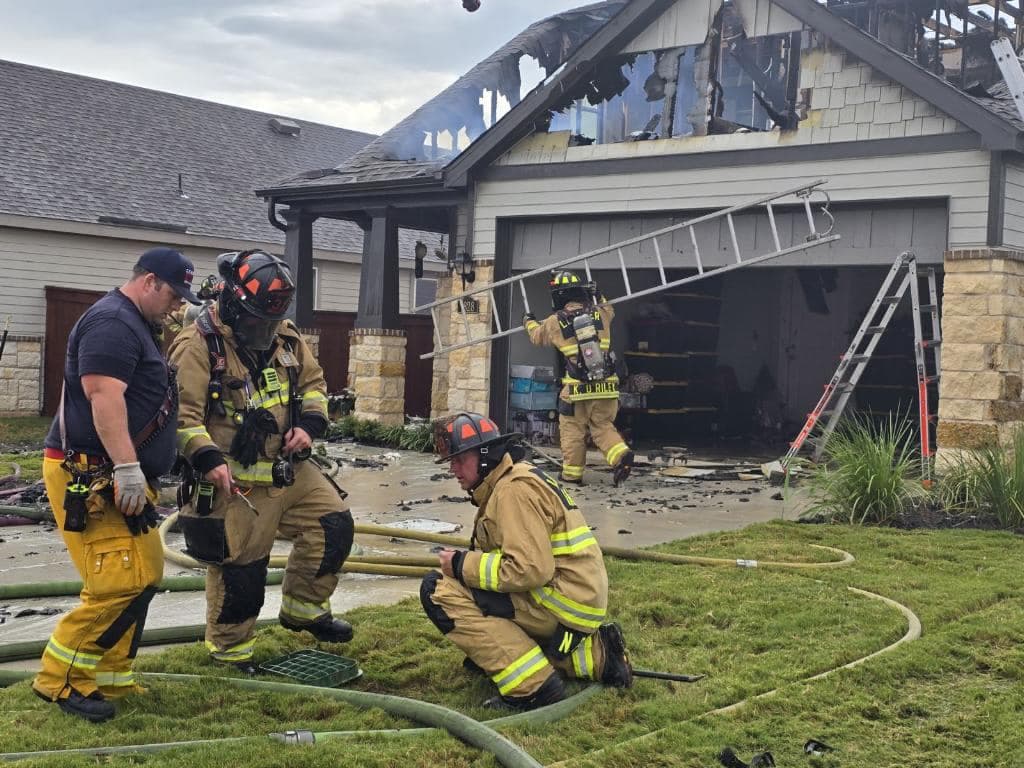 Se informó que sus habitantes no se encontraban dentro de la casa al momento del accidente.