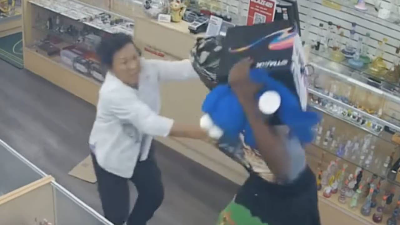 Ladrón golpea brutalmente a empleada en Chinatown y la envía al hospital