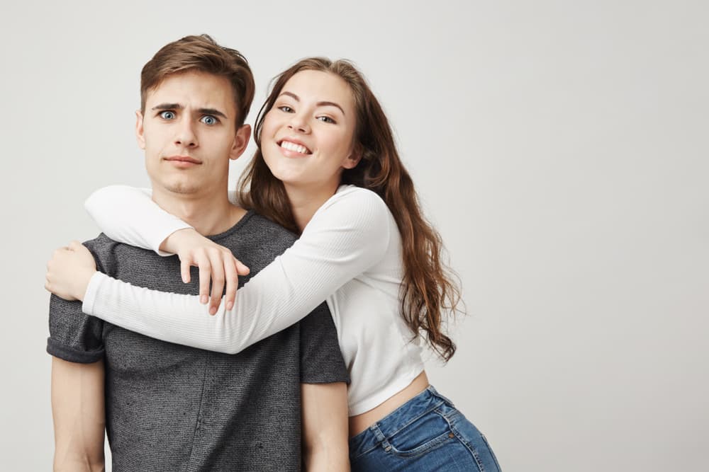<b>GÉMINIS</b>
<br>Eres muy indeciso y un tanto inseguro, por lo que una separación te afecta de manera distinta, dependiendo de la persona. Pero no tienes problema alguno en perdonar cualquier cosa y regresar con tu pareja para luego volver a enojarte y cortarle... y volver al poco tiempo, en un círculo vicioso que deberías romper ya.
