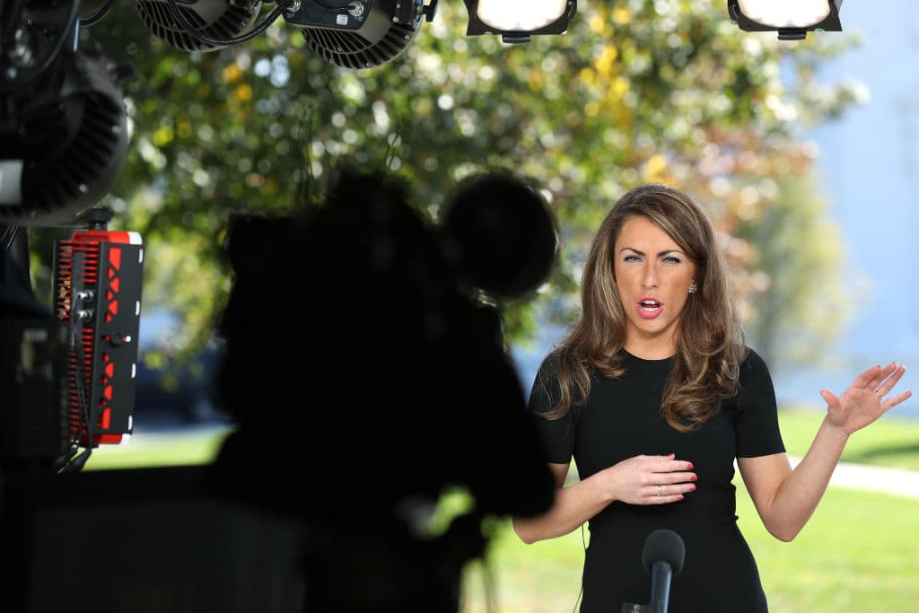 <b>Alyssa Farah, directora de comunicaciones de la Casa Blanca:</b> el 9 de octubre, durante una aparición en Fox News, Farah hizo una comparación de los dos candidatos presidenciales. "Incluso mientras está enfermo de covid, el presidente tiene una energía ilimitada", aseguró la funcionaria, mientras aseguró que "no tengo respuestas básicas sobre políticas de la campaña de Joe Biden".