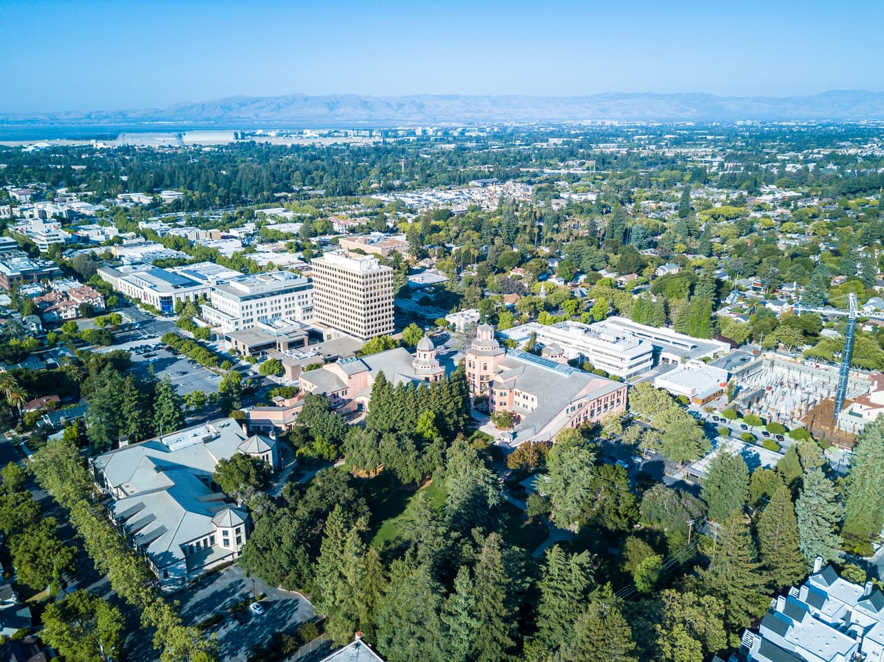 <h2 class="cms-H2-H2">13. Mountain View, California</h2>
<br>
<br>💵 
<b>Salario mínimo por hora a partir del 1 de enero de 2023: </b>$18.15
<br>
<br>