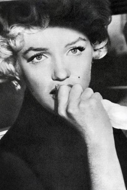 Marilyn Monroe Otra legendaria figura del mundo del espectáculo, cuya vida terminó en tragedia y misterio.  