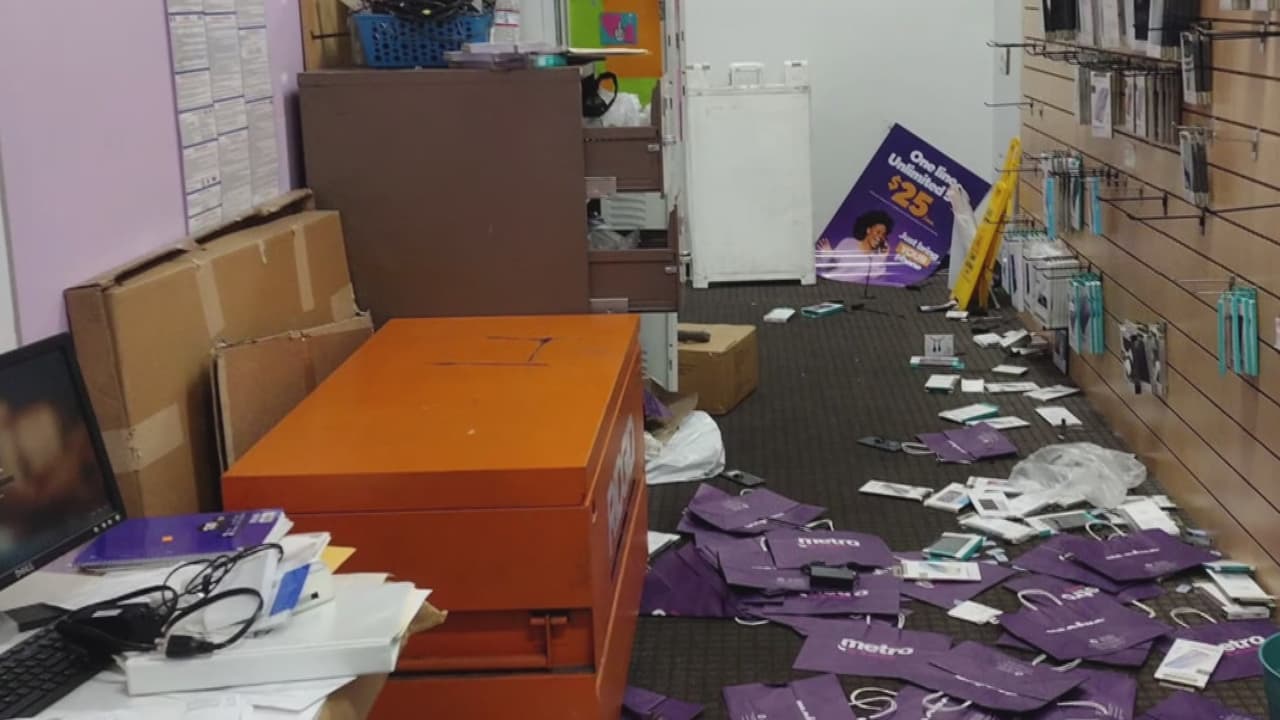Ladrones vuelven a saquear negocios en Los Ángeles: “Se llevaron computadores”
