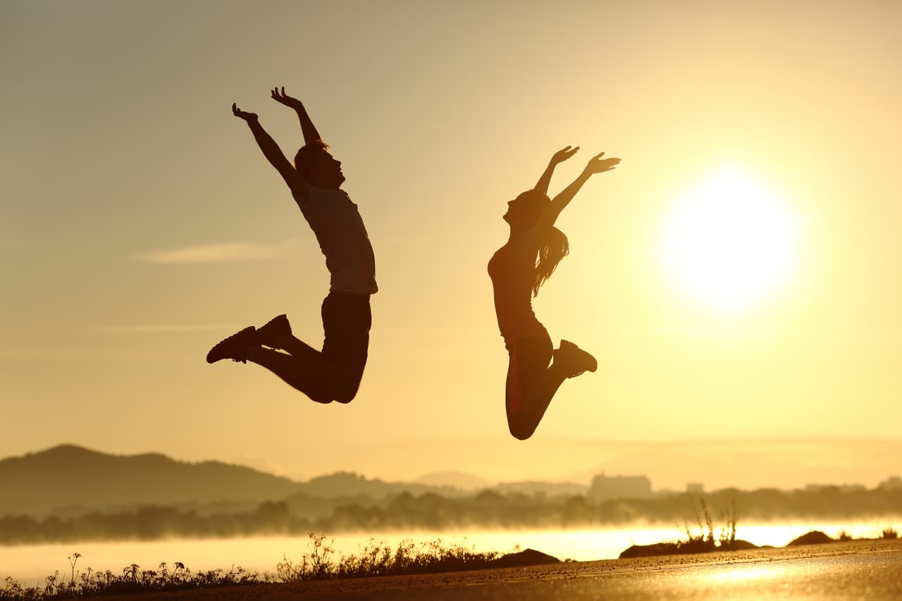 Si eres nativo de Leo, hombre o mujer, ya sabes lo que debes hacer. ¡Explota ese cuerpo, esa energía, tu vitalidad y expresión! Ahora bien, no te dejes manipular por las gentes aduladoras que se te acercan para tratar de sacar algo de ti y luego se apartan cuando han conseguido lo que quieren. No te dejes usar, sé generoso, pero no ingenuo.
<br>