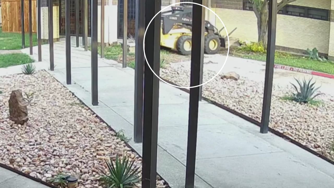 Roban un tractor de una iglesia de Dallas: se lo llevaron en una camioneta y quedó en video