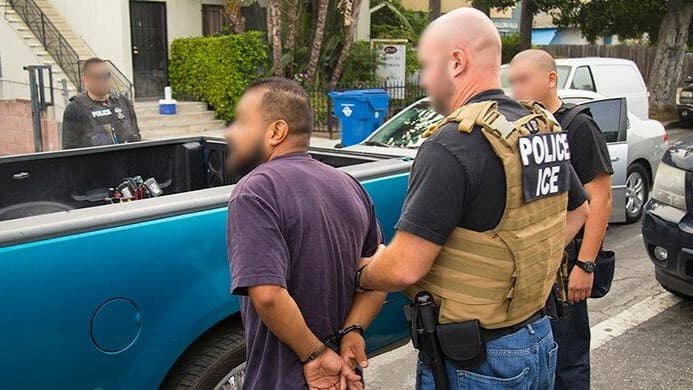 El gobierno de Trump admite estar 'de manos atadas' por los fallos judiciales que frenan sus políticas migratorias 