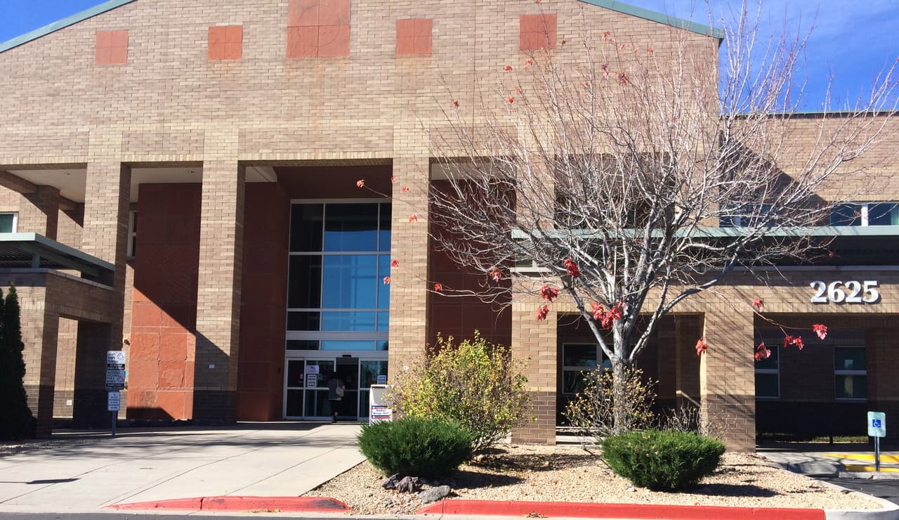 Buscan voluntarios para ayudar a los adultos mayores en Flagstaff a preparar sus casas para monzón