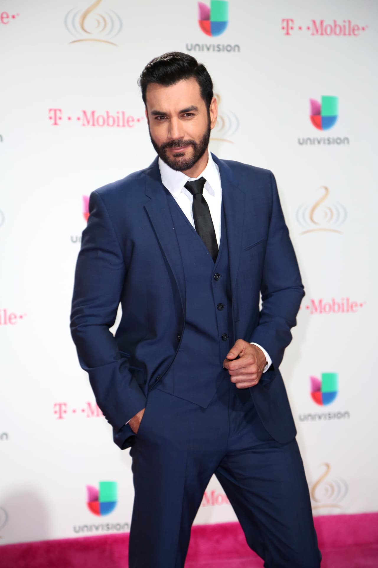 Mientras que en Instagram cuenta con un poco más de 2.13 millones de 'followers', sumando 4.13 millones de fanáticas en redes sociales.