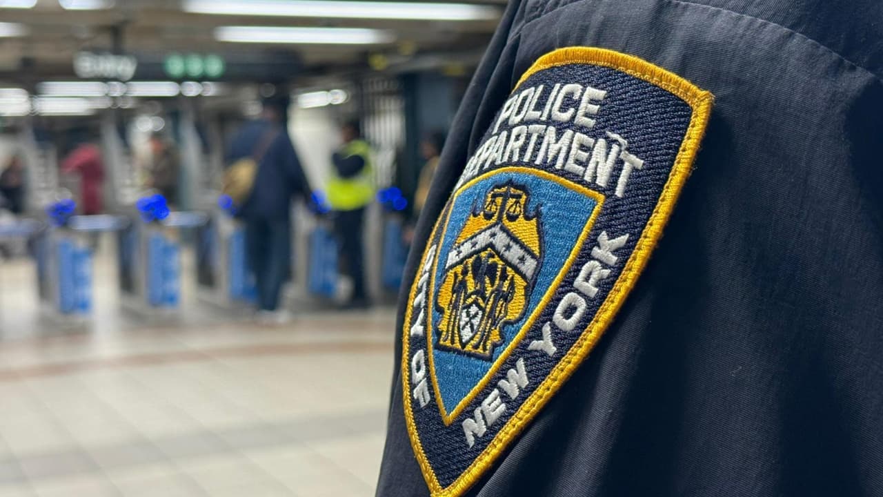Dos personas se pelean y caen a las vías del metro en una estación de Manhattan