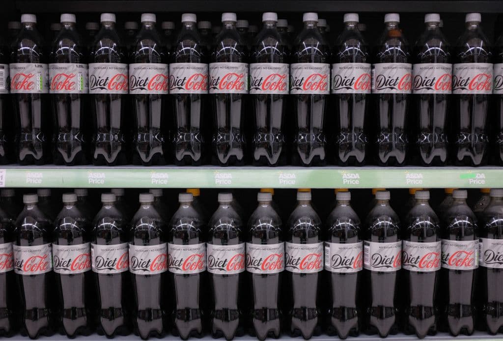Aspartamo, el edulcorante "potencialmente cancerígeno" en bebidas como Coca-Cola