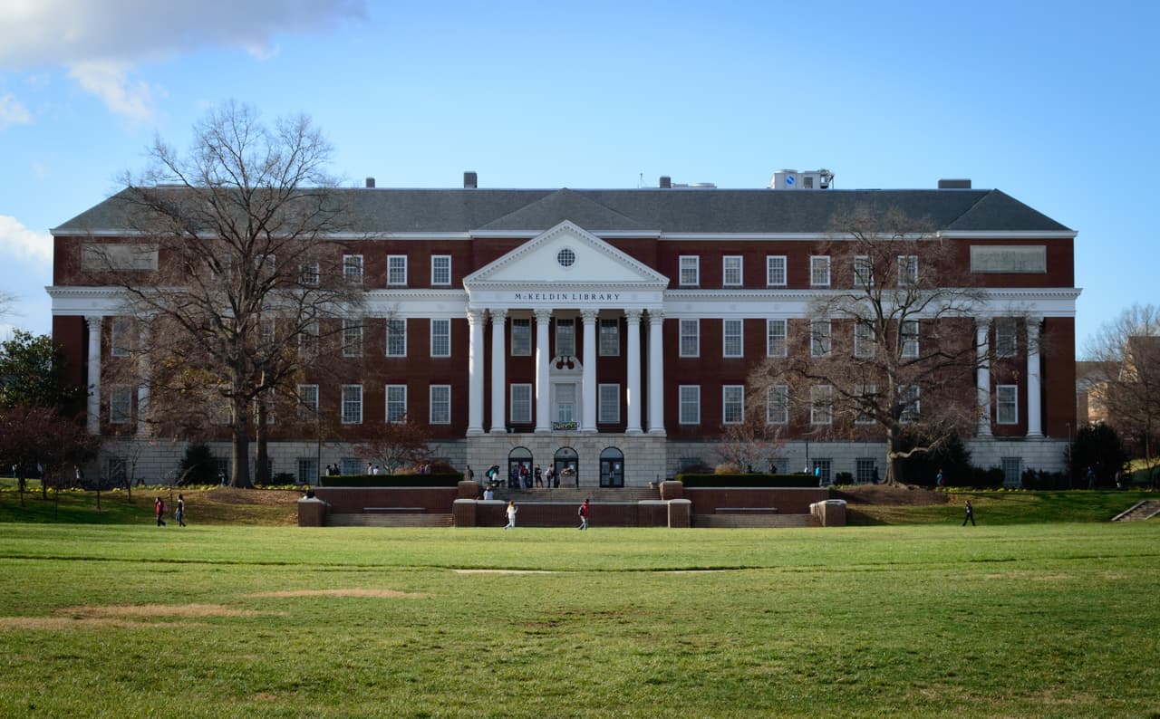 <b>Maryland: </b>La ley vigente establece que los estudiantes indocumentados pueden pagar la matrícula del estado tras cumplir con algunos requisitos como, por ejemplo, haber estudiado en una secundaria de Maryland durante los últimos tres años. Pero la norma estipula que estos jóvenes deben estudiar primero en un colegio comunitario antes de transferirse a una universidad de cuatro años.