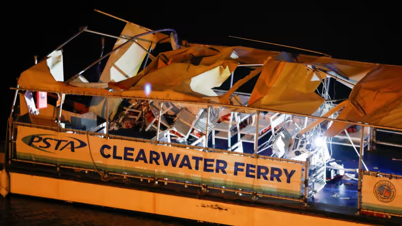 La investigación del 
<b><a href="https://www.univision.com/local/tampa-wvea/un-bote-choca-a-un-ferry-dejando-a-una-persona-muerta-y-12-hospitalizadas-en-clearwater-florida" target="_blank">accidente marítimo entre el ferry de Clearwater, Florida y una lancha privada</a></b> se concentra en la causa, mientras salen a relucir más datos sobre lo ocurrido 
<b>este domingo 27 de abril, a eso de las 8:40 de la noche</b>. Un hombre, identificado como
<b> José Castro, murió</b>, y otras 10 personas tuvieron que recibir tratamiento médico.