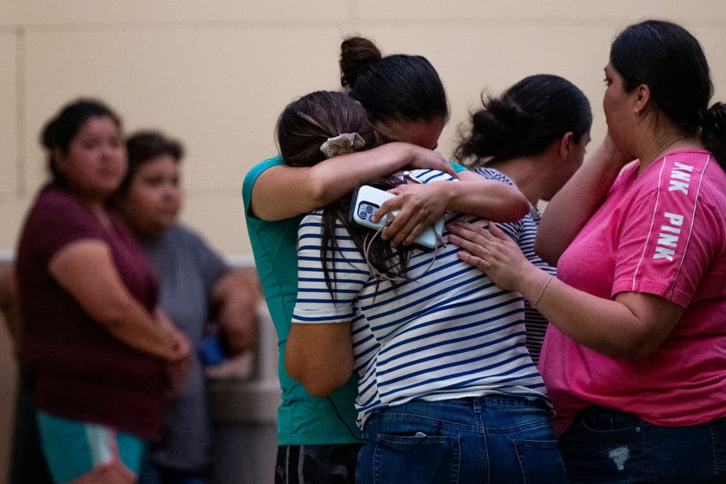 Lo que sabemos sobre los tiroteos masivos en escuelas y los hombres que los llevan a cabo