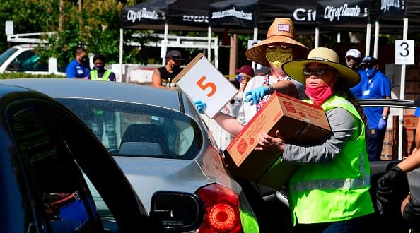 <b>P-EBT:</b>
<br>EBT Pandémica o 
<a href="https://www.univision.com/local/los-angeles-kmex/ayuda-alimentaria-california-tarjetas-pebt">P-EBT </a>es un programa federal que brinda alimentos gratuitos o una tarjeta para comprar alimentos a las familias elegibles en California. Los inmigrantes indocumentados pueden recibir la ayuda, sin comprometer su situación migratoria.