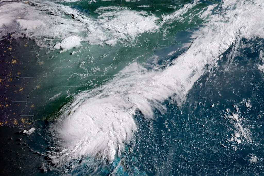 El huracán Debby se fortaleció en aguas del Golfo de México antes de tocar tierra en Florida. 
<b><a href="https://www.univision.com/local/tampa-wvea/huracan-debby-toca-tierra-big-bend-florida" target="_blank">Su mayor amenaza tanto para Florida como para Georgia y Carolina del Sur</a></b> es la gran cantidad de agua que dejará caer.