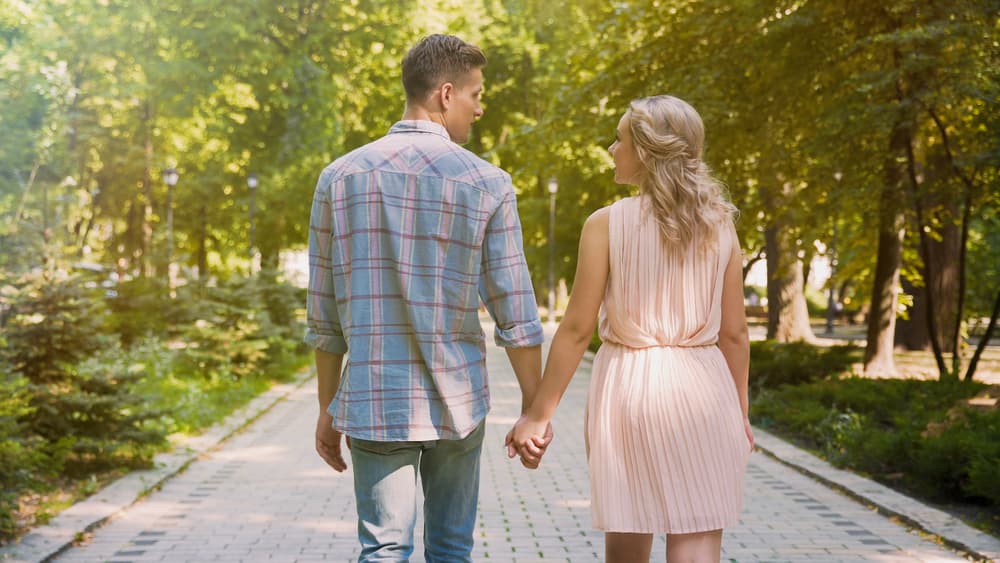 <b>Sagitario - </b>
<br>A pesar de lo que podría pensarse, este es un signo bastante fiel. Muchas veces la gente confunde su espontaneidad con coquetería lo cual no es realmente así.