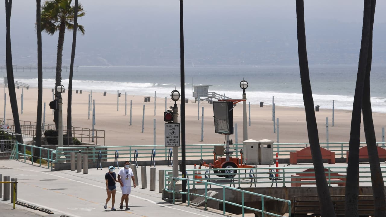 Proponen ubicar a desamparados en las playas del condado de Los Ángeles