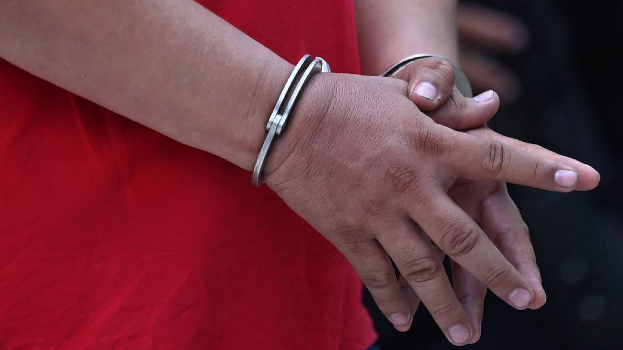 Detienen a Miguel Báez Guevara, presunto miembro del cartel de Sinaloa: enfrenta 17 cargos