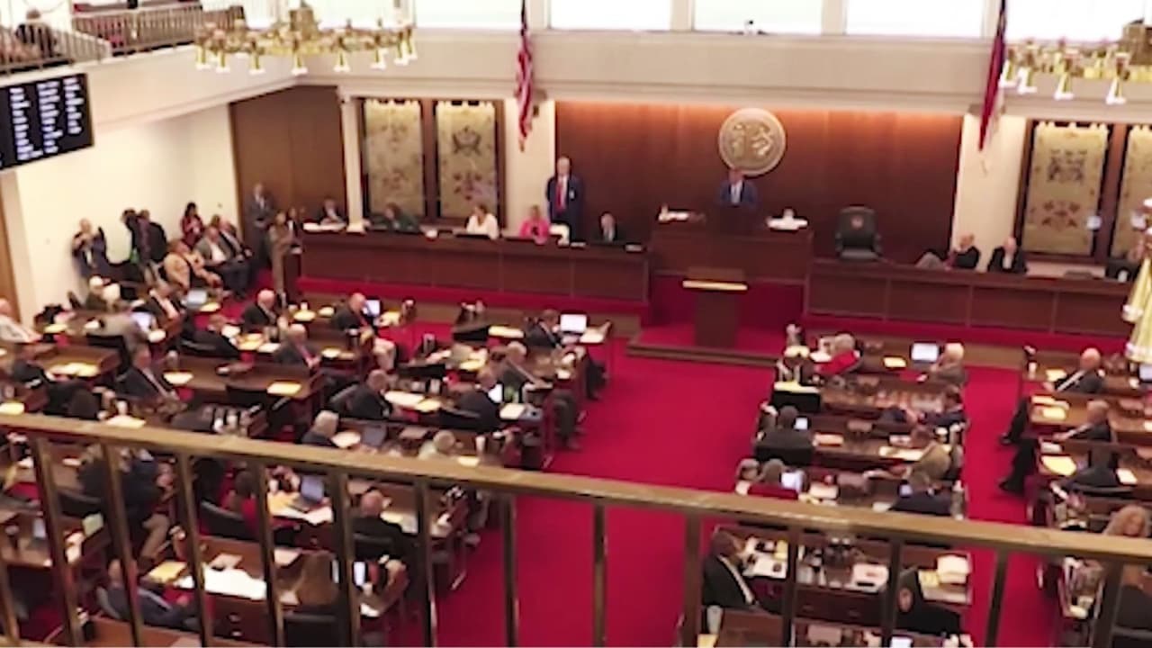 Legisladores de Carolina del Norte anulan el veto del gobernador y convierten en ley la HB318