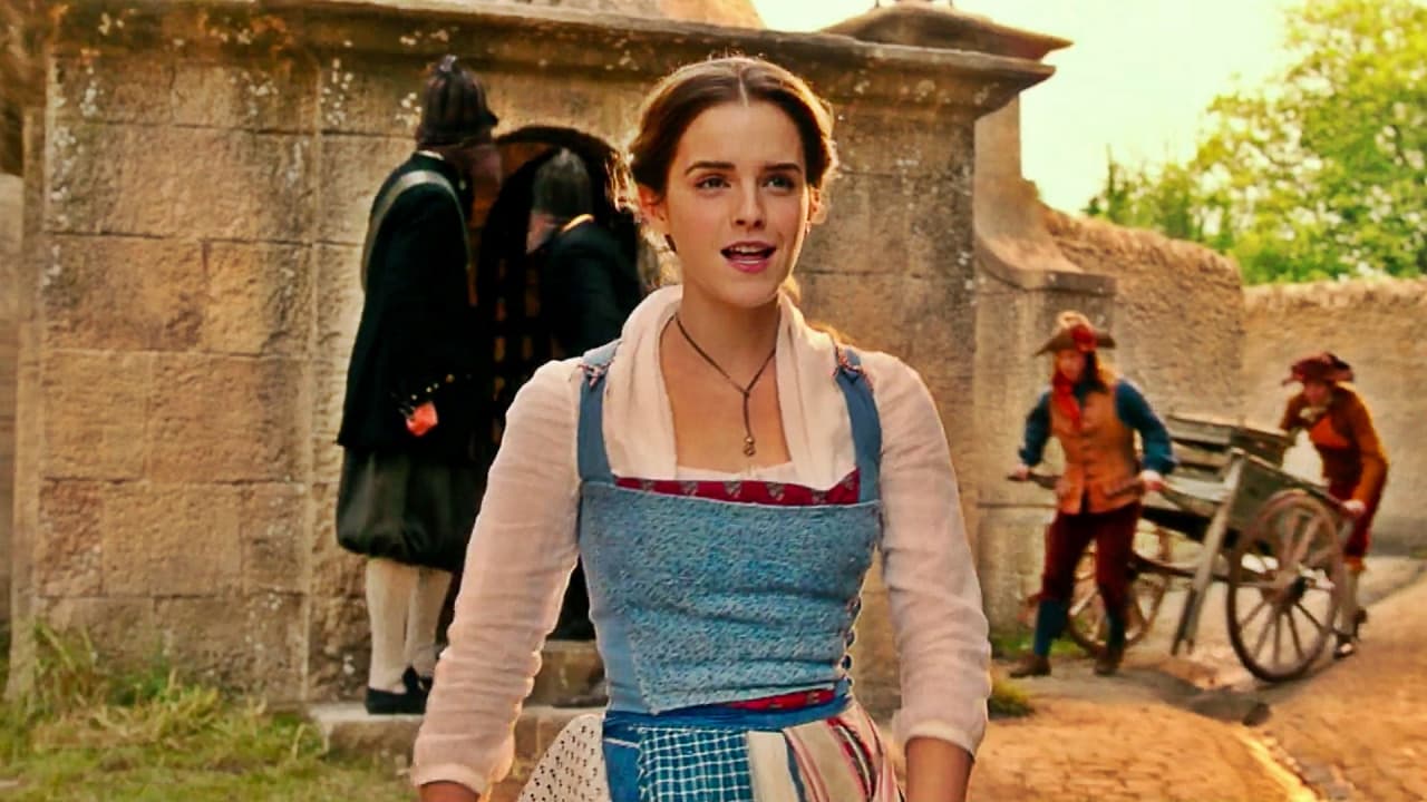 <b>Emma Watson</b>
<br>A veces los pequeños detalles son los que más resaltan y eso le pasó a Emma Watson cuando promocionó 'La Bella y la Bestia'.