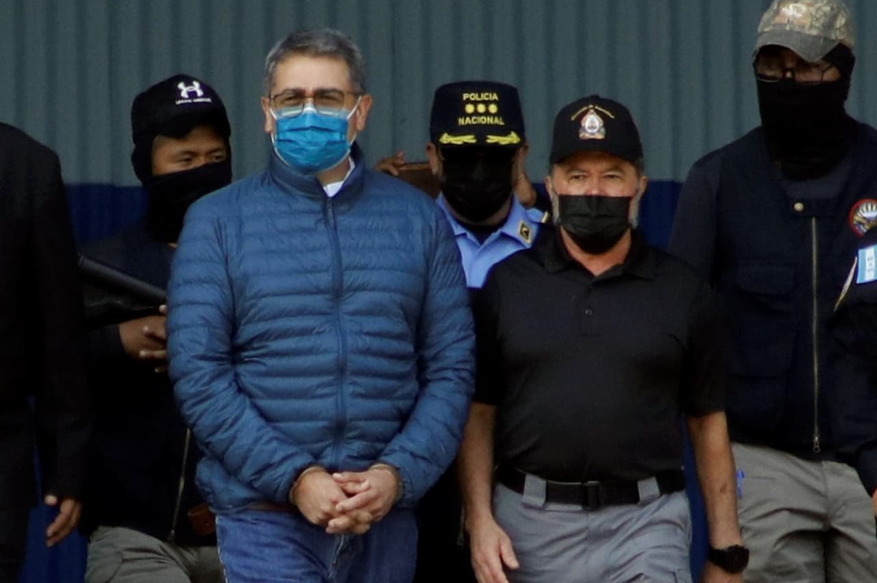 El expresidente de Honduras Juan Orlando Hernández es hallado culpable de narcotráfico en una corte federal de Manhattan