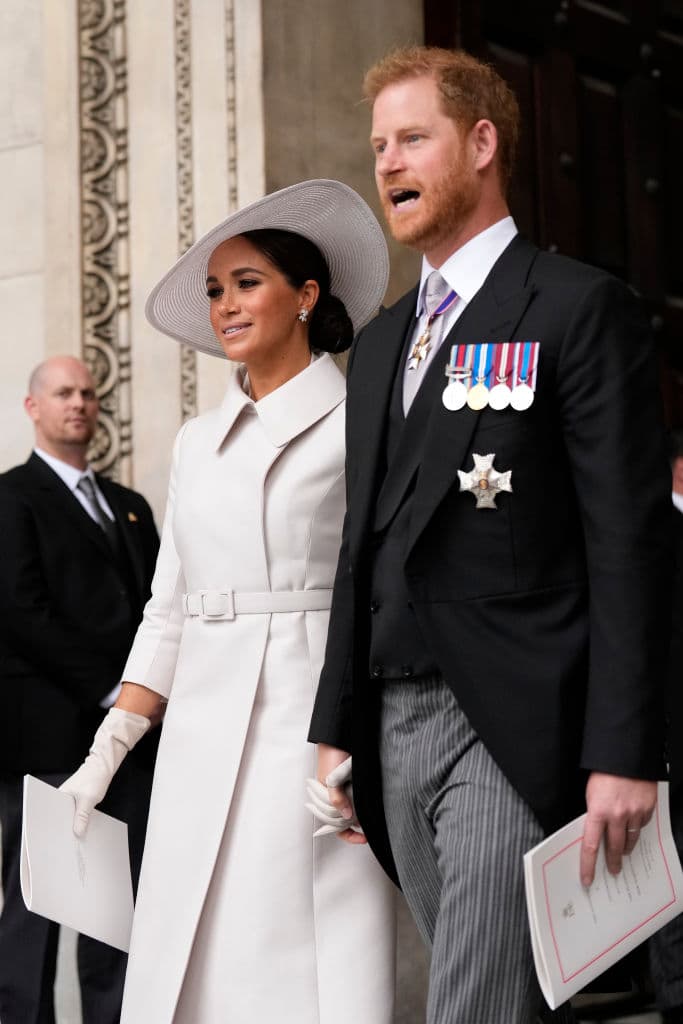En junio pasado, Harry y 
<a href="https://www.univision.com/famosos/meghan-markle-harry-misa-accion-de-gracias-jubileo-fotos">Meghan Markle fueron vistos por última vez junto a la familia real</a> al asistir a una de las celebraciones del Jubileo de Platino de la reina Isabel II, por sus 70 años en el trono. 
<br>