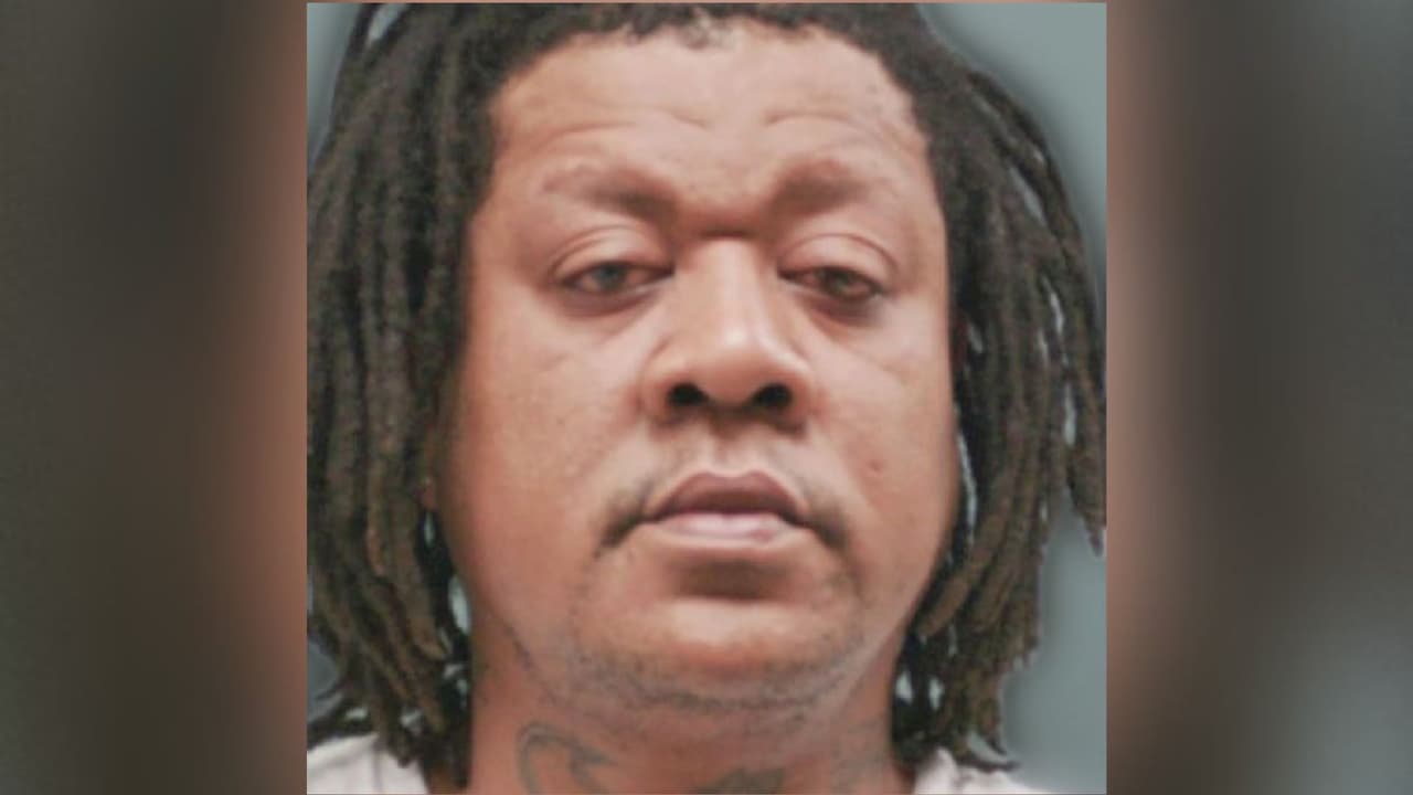 Agentes del condado de Harris y decenas de simpatizantes 
<b><a href="https://www.univision.com/local/houston-kxln/dremone-francis-segundo-acusado-asesinato-oficial-hispano-condado-harris-fernando-esqueda" target="_blank">rindieron homenaje al oficial Fernando Esqueda tras su asesinato el pasado 10 de julio</a></b>.