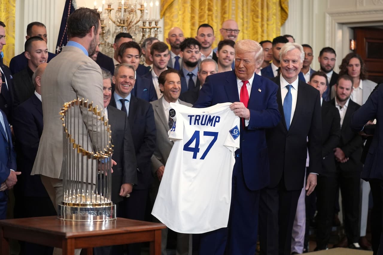 El pelotero 
<b>Mookie Betts,</b> quien había rechazado visitar la Casa Blanca en 2019, acudió esta vez por respeto a sus compañeros, aunque reconoció la complejidad de su decisión personal.