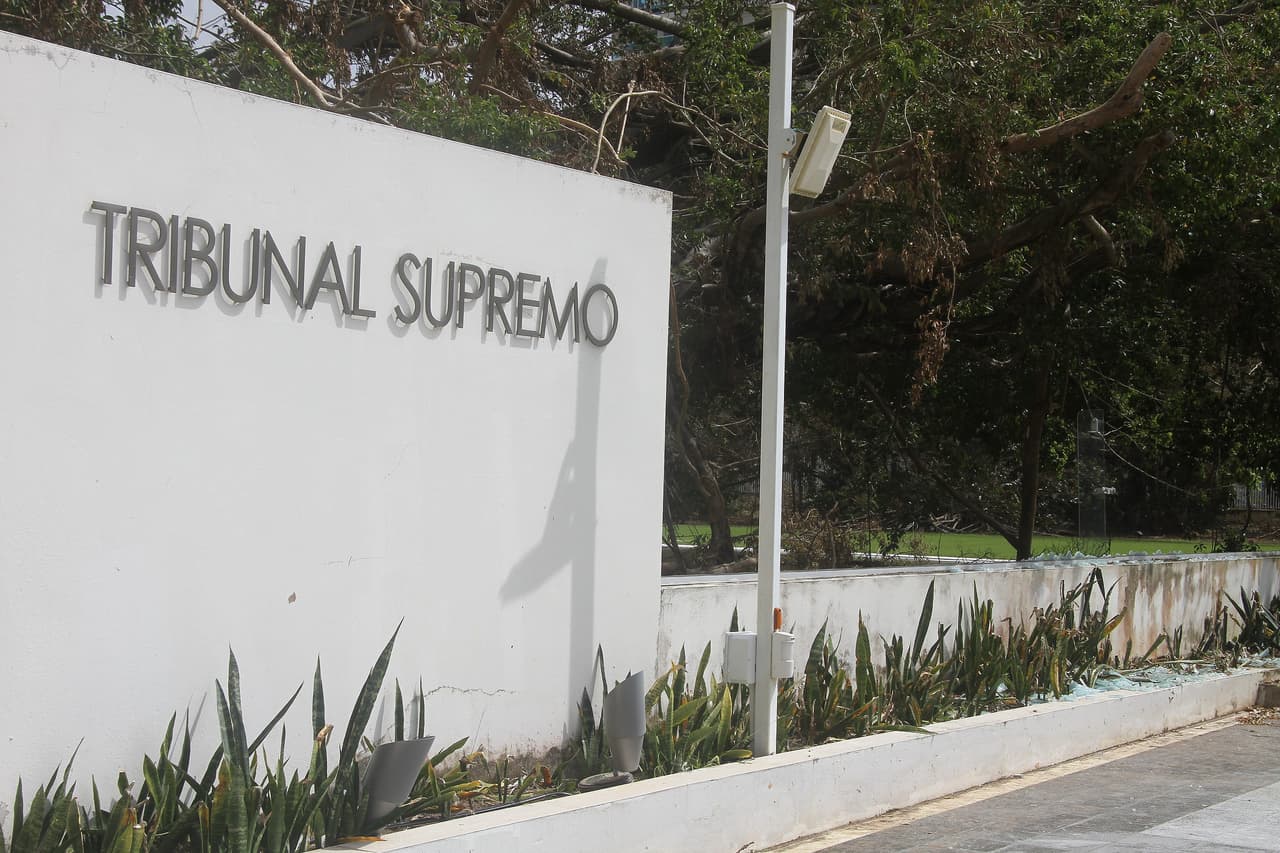 El Tribunal Supremo de Puerto Rico determinó este miércoles por unanimidad que la 
<a href="https://www.univision.com/local/puerto-rico-wlii/tribunal-supremo-de-puerto-rico-ordena-que-la-votacion-primarista-continue-este-domingo">votación primarista continúe este domingo, 16 de agosto y que los votos emitidos el 9 de agosto serán validados</a>. Además, se determinó que no se revelarán los votos preliminares. Ante esto, varios políticos reaccionaron. 
<br>