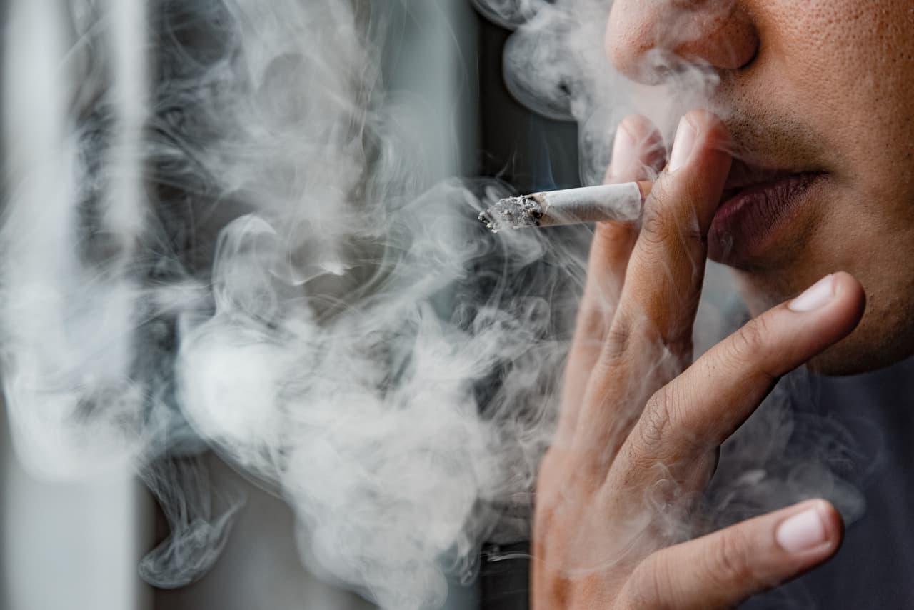 México prohíbe fumar en espacios públicos en todo su territorio en una de las legislaciones antitabaco más estrictas del mundo
