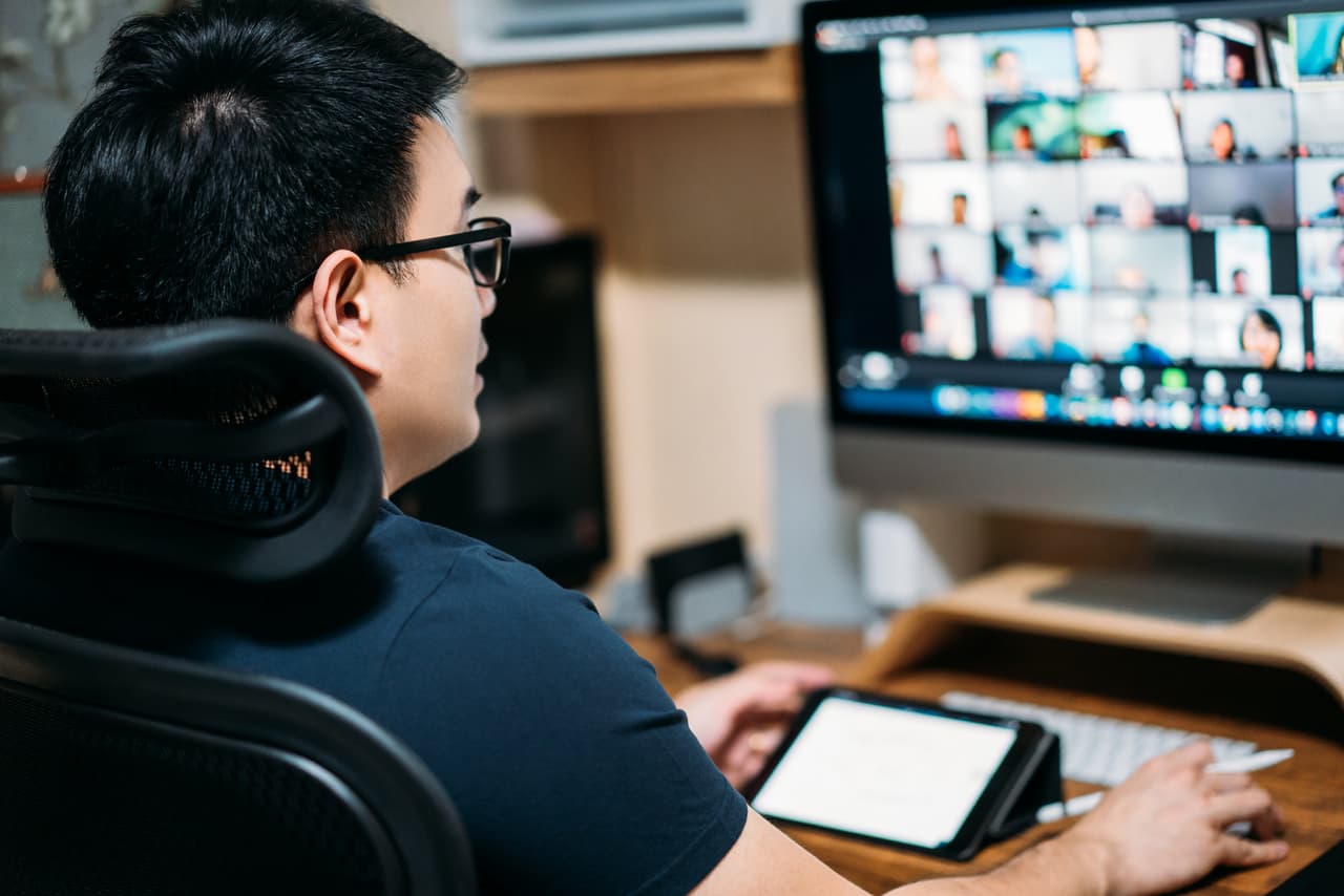 <b>3. Consultor de seguridad</b>
<br>
<br>Salario promedio: 88,069 dólares al año.
<br>
<br>Trabajar en varios campos, generalmente para empresas que tienen grandes bases de datos digitalizadas. Diseñan o mejoran sistemas que protegen a la organización contra el robo de datos y elaboran planes de emergencia. Los empleados mejor pagados en este campo alcanzan los 140,000 dólares al año. 
<br>
