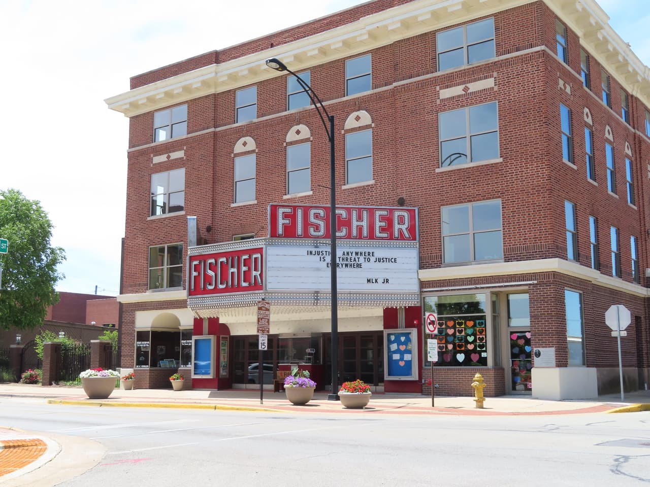 <h3 class="cms-H3-H3">10. Danville, Illinois</h3>
<br>
<br>💵
<b> Tasa de pobreza concentrada: </b>26.7%
<br>
<br>💵 
<b>Tasa de pobreza en general: </b>19.0%
<br>
<br>💵
<b> Barrios en extrema pobreza: </b>3 de 24.
<br>
<br>💵 
<b>Ingreso promedio por hogar:</b> $38,053 en barrios pobres, $64,029 en el resto.
<br>