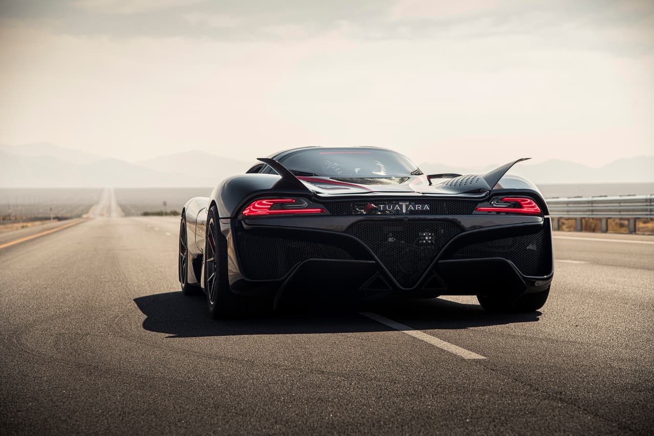 SSC Tuatara, el carro de producción más rápido del mundo con un registro de 316.11 mph (508.73 km/h).
