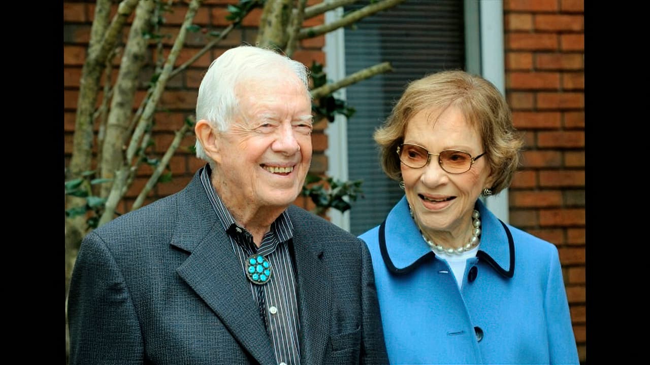 El expresidente 
<b><a href="https://www.univision.com/temas/jimmy-carter">Jimmy Carter</a></b> y su esposa Rosalynn Carter hablaron solo por audio y no se les pudo ver. En la pantalla apareció esta foto de ambos mientras hablaban. "Joe Biden tiene que ser nuestro próximo presidente", dijeron.