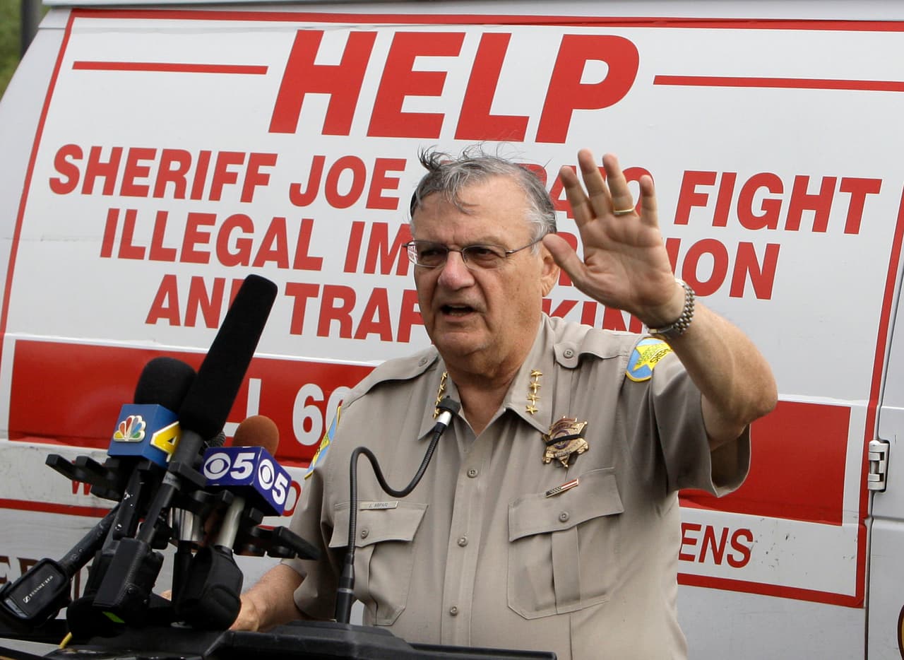 En Maricopa ha surgido gran controversia en los últimos años, debido a
<b> políticas discriminatorias surgidas cuando estuvo al frente el polémico <a href="https://www.univision.com/local/arizona-ktvw/joe-arpaio-carta-donald-trump" target="_blank">Joe Arpaio</a></b>.
