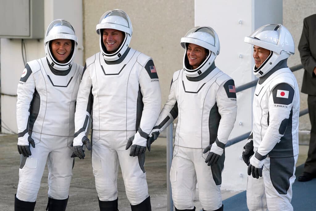 Imágenes del lanzamiento de la misión Crew-5 de SpaceX en Cabo Cañaveral, en Florida Central.