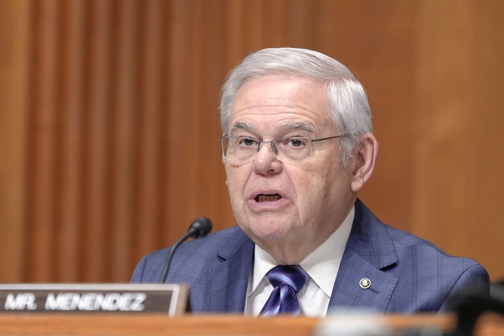 Juez rechaza los argumentos de Bob Menendez de que cuenta con inmunidad legislativa contra las acusaciones de soborno
