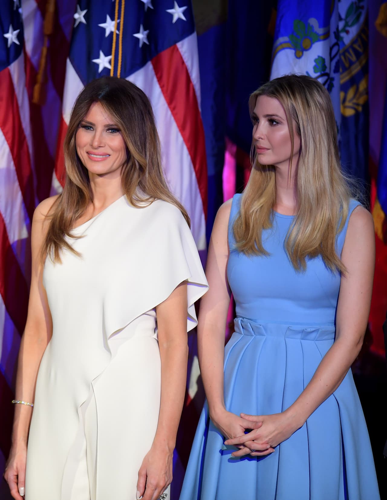 Mucho se ha vaticinado en los medios el papel de Primera Dama que ocupará Ivanka, en lugar de Melania que parece una mujer de más bajo perfil político. 
<br>