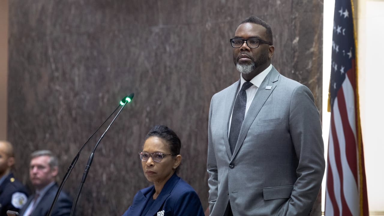 Alcalde de Chicago veta el toque de queda repentino previamente aprobado por el concilio municipal