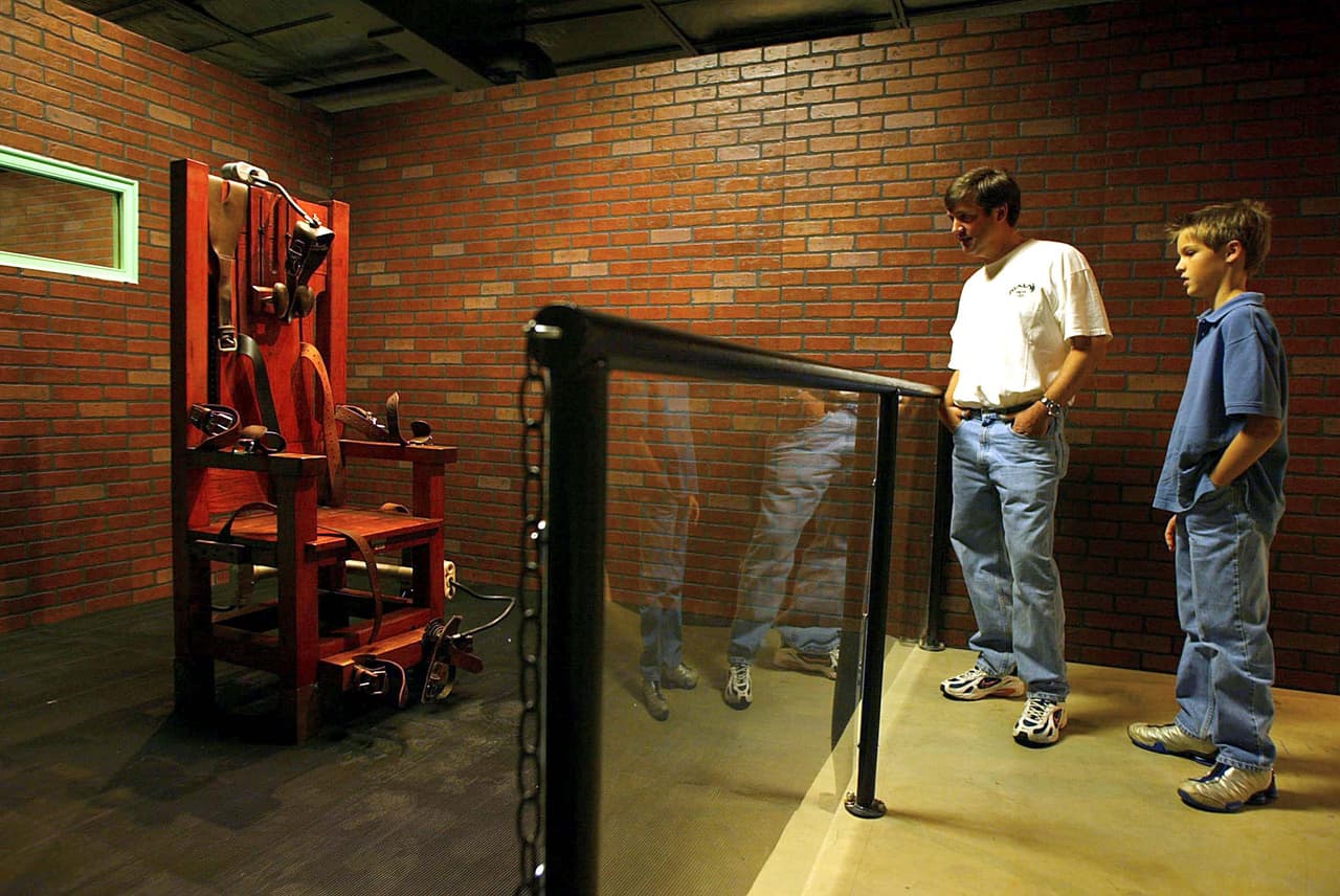Una imagen del Museo de Prisión de Texas en Huntsville, que muestra la silla eléctrica con la que 361 reclusos fueron ejecutados entre 1924 y 1964. Llevaba el apodo de "Old Sparky" (vieja chispeante).