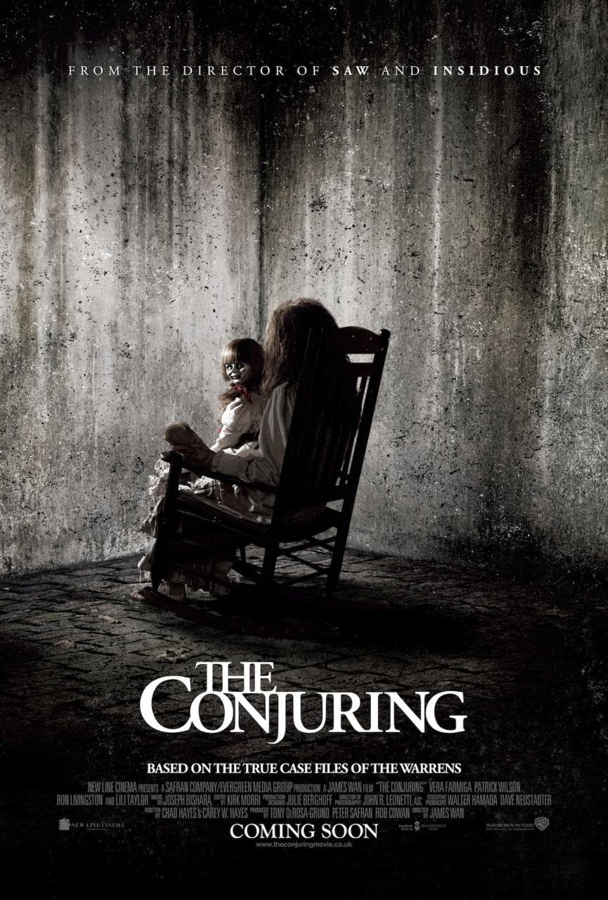 <h3>Para los que oyen ruidos en el desván</h3>
<br>
<b>The Conjuring</b> (2013)
<br>
<b>Director: </b>James Wan
<br>
<b>Actores: </b>
<a href="http://www.imdb.com/name/nm0933940?ref_=tt_ov_st_sm">Patrick Wilson</a>, 
<a href="http://www.imdb.com/name/nm0267812?ref_=tt_ov_st_sm">Vera Farmiga</a>, 
<a href="http://www.imdb.com/name/nm0515296?ref_=tt_ov_st_sm">Ron Livingston</a> 
<br>Dos investigadores de sucesos paranormales acuden a una casa para examinar las presencias extrañas que denuncia una familia. "Nos asusta sólo de pensarlo. Cuando lo oiga, va a pensar que estamos locos". "Inténtelo. Por favor, desde el principio". Con este diálogo da comienzo una historia de las que te hará palpitar el corazón y dormir con la luz encendida durante una semana.
<br>