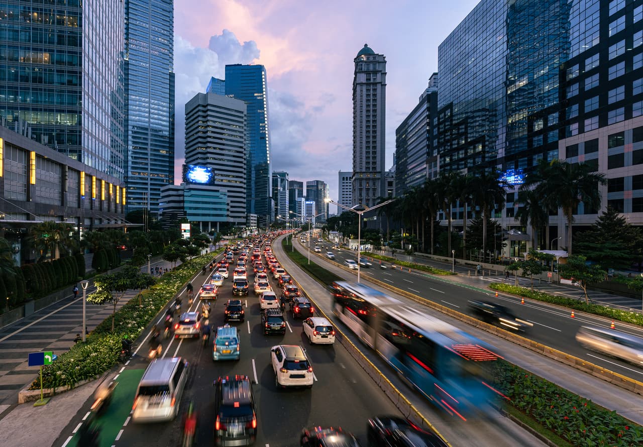 <h3 class="cms-H3-H3">Indonesia</h3>
<br>
<br>Con sus distintos ecossitemas y la capacidad de poder establecerse en también en una urbe donde el trabajo a distancia se pueda realizar sin problema alguno, este país combate la principal preocupación financiera de los encuestados. 
<br>
<br>