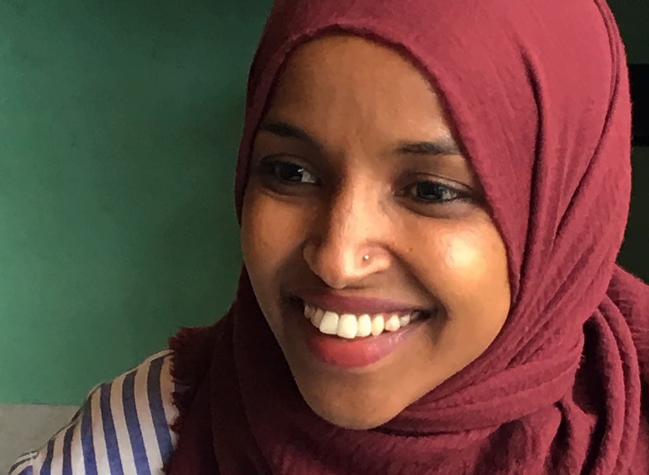 <b>Ilhan Omar. </b>Candidata por el Distrito 5 de Minnesota. En en 2016 se convirtió en la primera legisladora estatal de origen musulmán y somalí. De ganar, se convertiría junto a Rashida Tlaib en una de las primeras representantes musulmanas en Washington. Se enfrenta a la republicana Jennifer Zielinski.