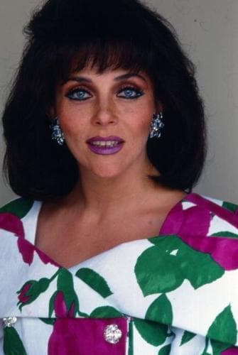 La segunda temporada de la historia fue un poco más exitosa, la actriz regresó a su personaje de mujer pobre y solo así la telenovela pudo salir adelante. '
<b>Valentina</b>' se considera el fracaso más grande de Verónica Castro.