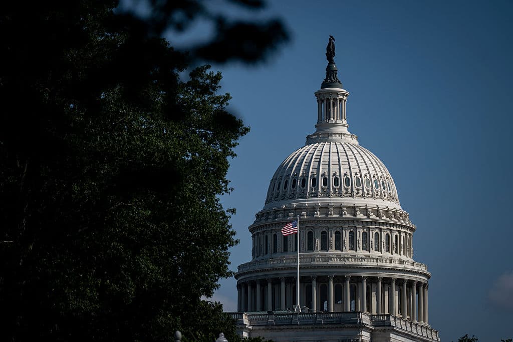 El proyecto de ley con los planes tributarios y migratorios de Trump supera una votación clave en el Senado