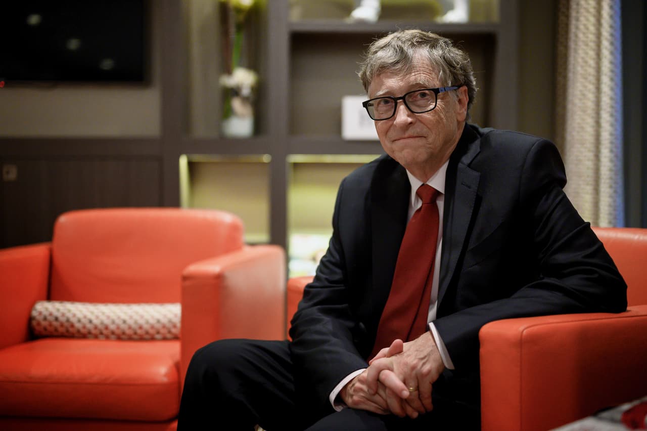 <b>Puesto 10: Bill Gates, fundación Bill y Melinda Gates. </b>Hace cinco años advirtió que estaríamos donde estamos ahora si no nos preparamos para una pandemia. En 2017 su fundación otorgó capital a CEPI, una organización que ya tiene ocho posibles candidatos a lograr la vacuna contra el covid-19. 
<br>