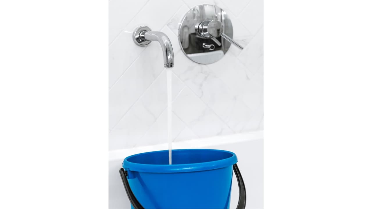 Cubeta con agua
