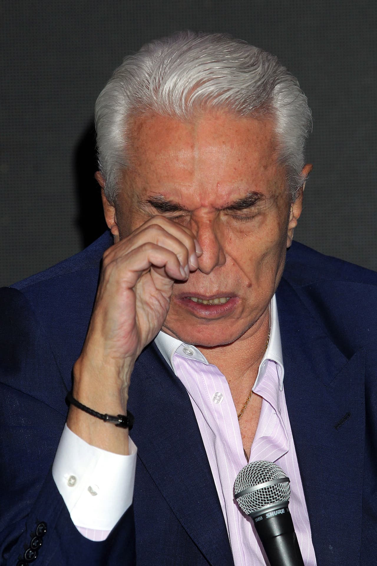 El pasado junio, Enrique Guzmán dijo que habló, por separado, con Alejandra y Frida Sofía para 
<b><a href="https://www.univision.com/famosos/estos-son-los-11-senalamientos-clave-que-hizo-alejandra-guzman-sobre-el-conflicto-con-su-hija-frida-sofia-fotos" target="_blank">tratar de remediar el conflicto que existe entre ellas</a></b> y esperaba que sus palabras ayudaran a terminar con esta situación: "Hablé con Frida, hablé con Alejandra. Tienen problemas. Problemas tenemos todos; pero enfrentarlos y tratar de resolverlos o, por lo menos, 
<b><a href="https://www.univision.com/shows/el-gordo-y-la-flaca/alejandra-guzman-revela-que-su-hija-frida-sofia-sufre-un-trastorno-mental-y-dice-que-el-pleito-es-por-su-enfermedad-video" target="_blank">verlos de frente es muy importante</a></b>", dijo en ese entonces.