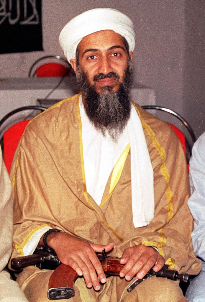 Osama Bin Laden fue acusado como el autor intelectual de los peores atentados en la historia de Estados Unidos, orquestados por la red terrorista que él mismo fundó, Al Qaeda. 
<br>