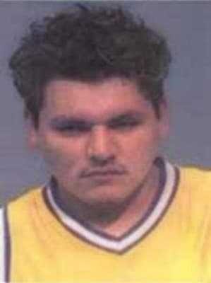 <h3 class="cms-H3-H3">Hugo Daniel Santos</h3>
<br>
<br>Luego de discutir con un hombre dentro de un automóvil, este hondureño de entre 40 y 38 años,
<b> lo asesinó de un balazo y lo empujó afuera del vehículo.</b> El 28 de diciembre de 2008, el cuerpo de la víctima sería hallado en el asfalto de Baltimore, Maryland. 
<br>
<br>Dos días más tarde, las autoridades obtuvieron una orden de detención contra Santos tras ser 
<b>acusado de asesinato en primer grado y de violación de la normativa sobre armas de fuego.</b> Más tarde, también sería acusado de fuga ilegal para evitar enjuiciamiento. 
<br>